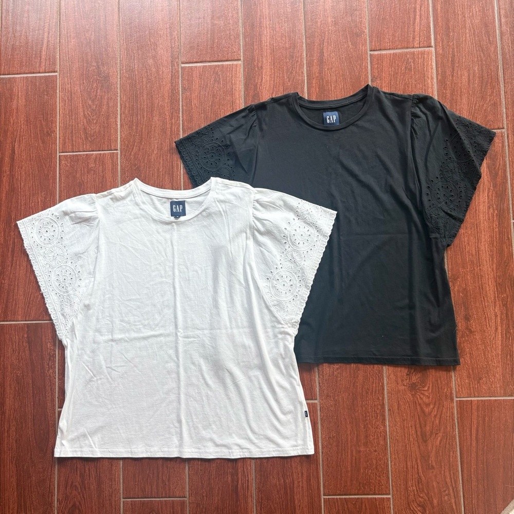 Lot of two GAP cotton tops with eyelet cap sleeves size XL black and white EUC